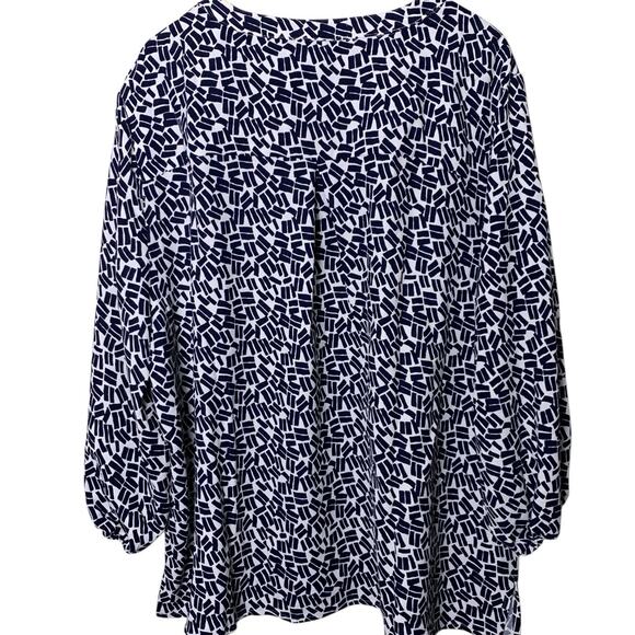 Chico's Top NWT Women's Size 4 (2X) Confetti Flutter Sleeve Midnight Split Neck - Picture 3 of 7
